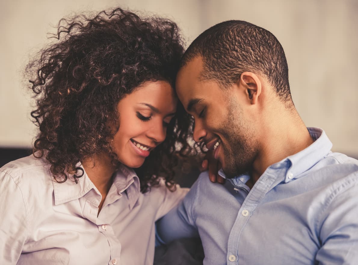 Si estás casada, tu esposo deberá alentarte y sentirse orgulloso de tener una pareja segura de sí misma, capaz de sentirse realizada y satisfecha con lo que hace.