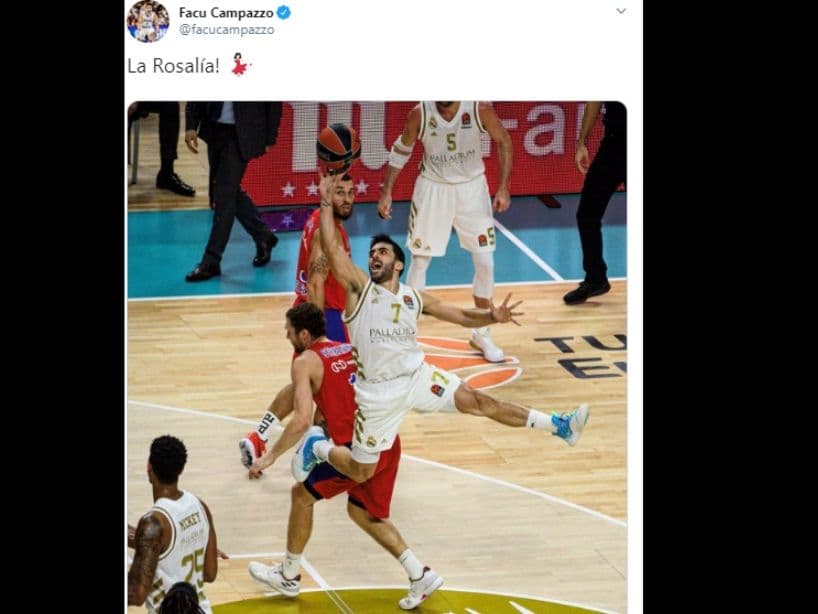 Y es que sus fans suelen comparar situaciones de la vida diaria con la famosa pose de la española: en esta imagen, un jugador toma el balón con su mano al estilo de La Rosalía.
