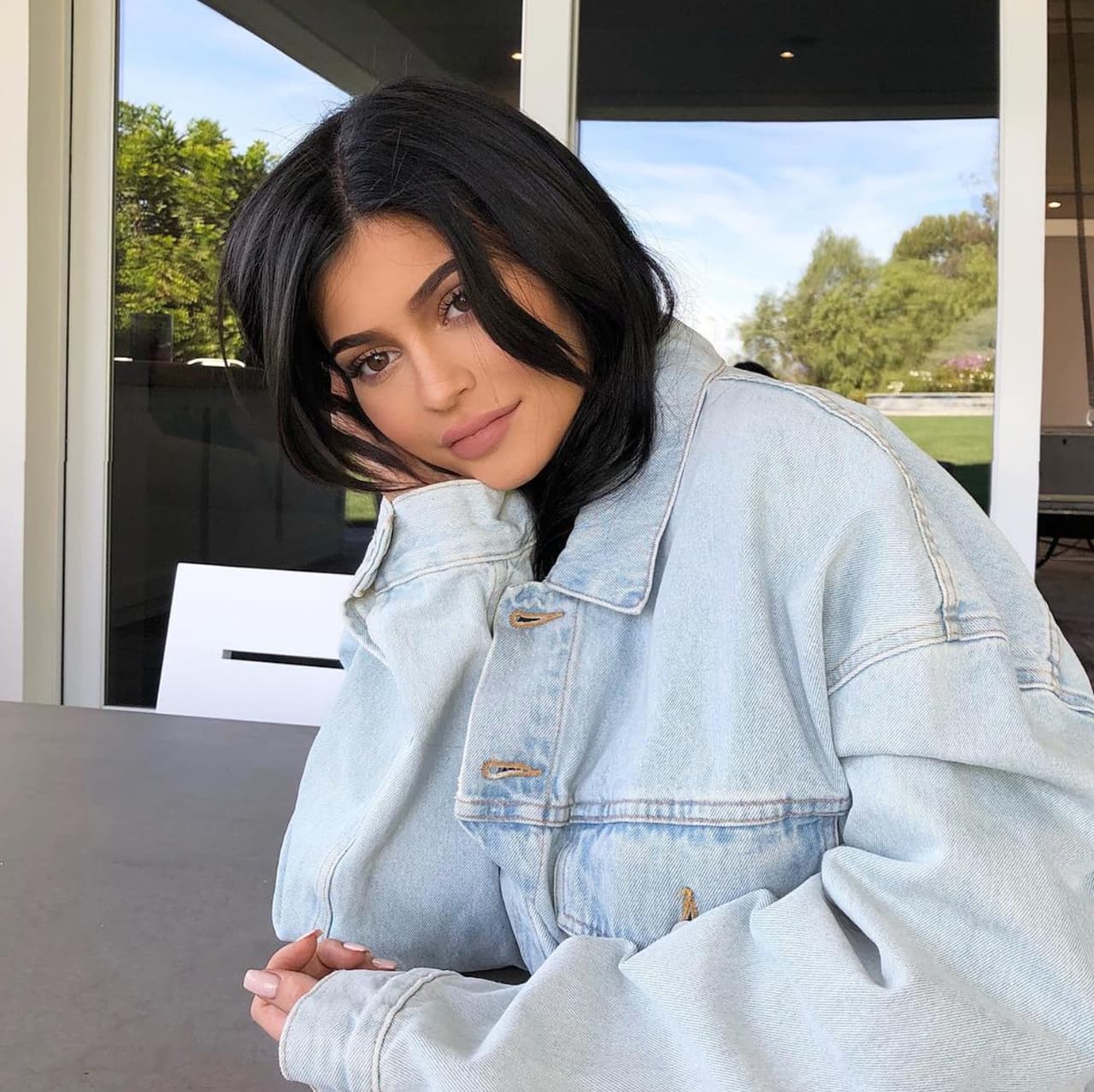 Kylie Jenner cambia de look tras ser mamá