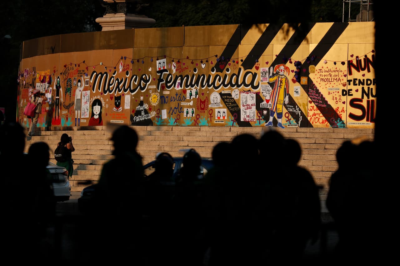 El 25 de noviembre se recordaron las historias de niñas y mujeres que han sido víctimas de feminicidios en México, esto, a través de una marcha con la que se exigió justicia por motivo del Día de la Eliminación de la Violencia contra la Mujer.