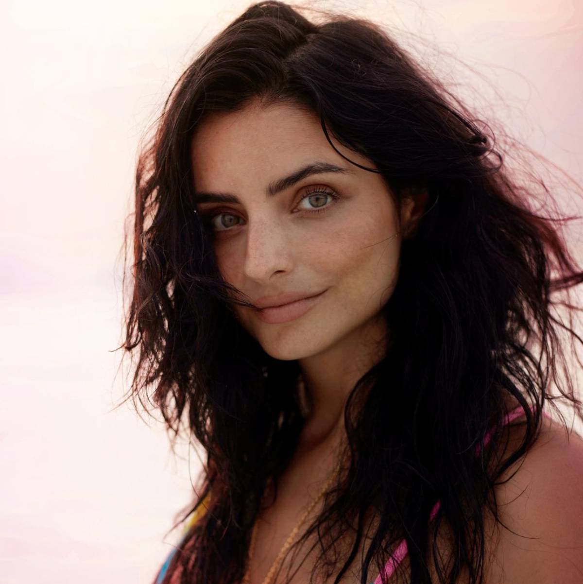 Aislinn Derbez confiesa que está soltera; terminó con Jonathan Kubben