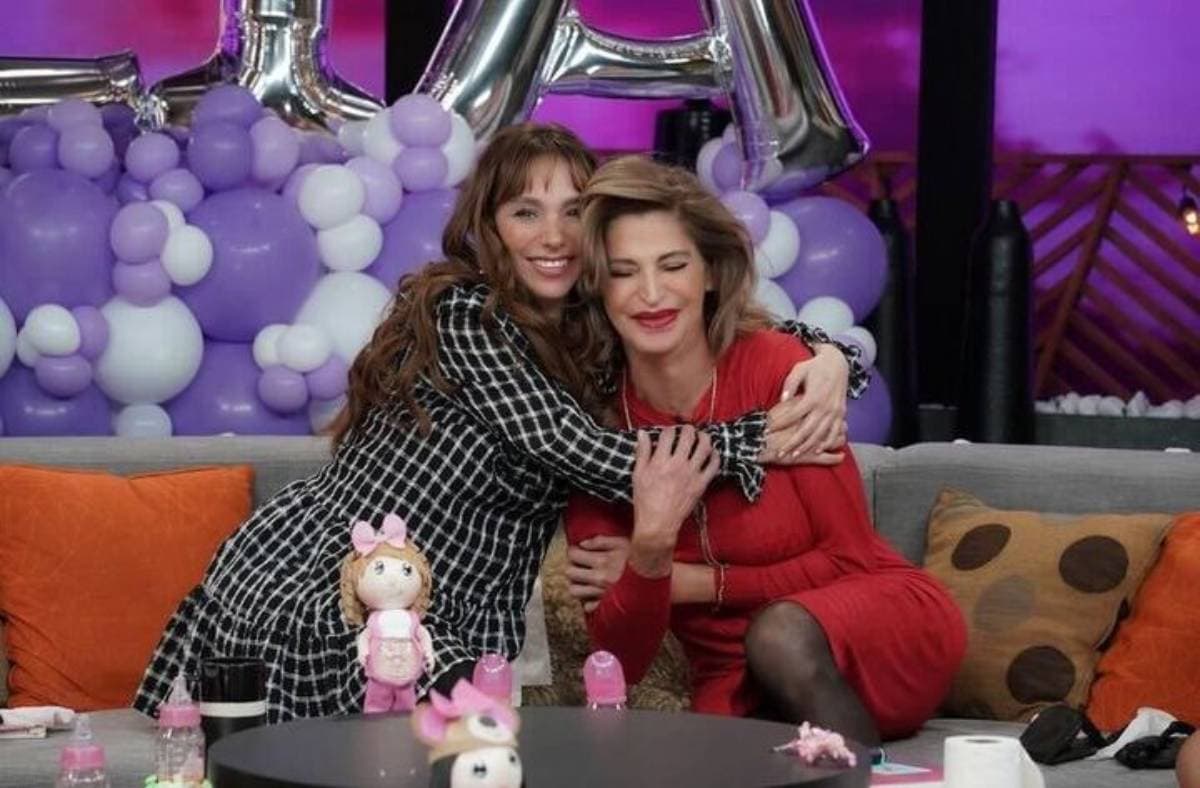 Natalia Téllez presume cómo Emilia juega con su "abuela terremoto", Alejandra Bogue
<br>
