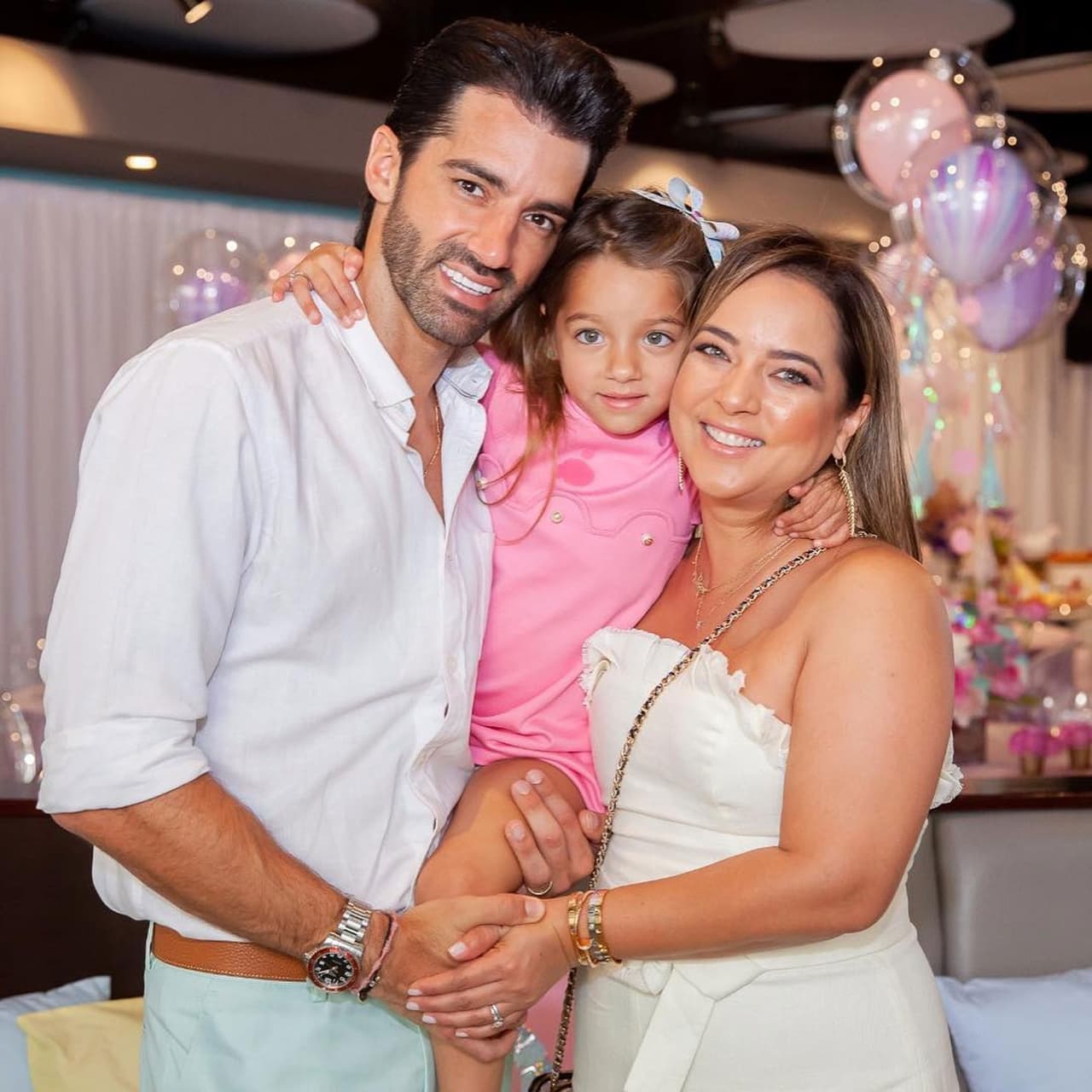 Adamari López y Toni Costa en el cumpleaños de Alaïa