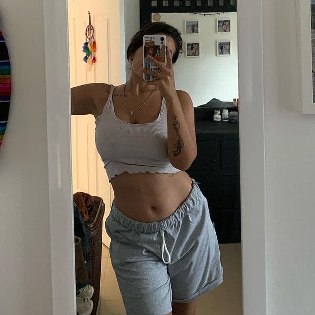 Actualmente, la actriz se muestra cada vez más cómoda con su cuerpo, luego de haberse liberado de la presión por mantenerse en una vida "fit", la cual si bien le trajo beneficios en su momento, hoy parece ya no ser más que una opción en sus hábitos y no una prisión emocional. 
<br>
<br>En esta imagen publicada en su Instagram, ella expresa: "Te amo, Romina".