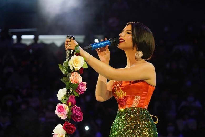 Angela Aguilar destaca por su trabajo en la música del regional mexicano.