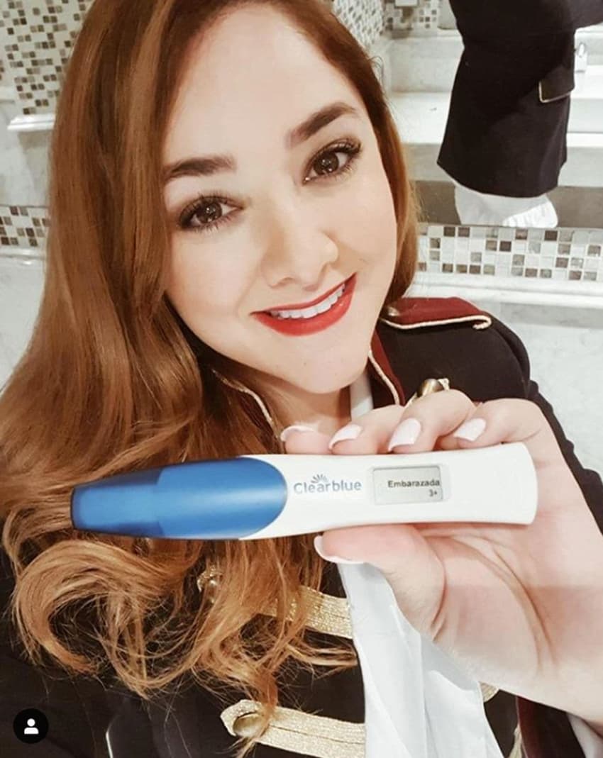 En dicha publicación, Sherlyn reveló que acudió a una clínica de fertilidad en Nueva York para someterse a un tratamiento de inseminación artificial, eligiendo así los mejores genes para su bebé. “Fui a una clínica, no le dije a nadie, y fue más fácil de lo que imaginé. (Le explicará a su hijo quién es su padre) cuando sea momento, cuando tenga la capacidad de entender y empiece a hacer preguntas, que fue deseado y planeado con todo el amor”, añadió.