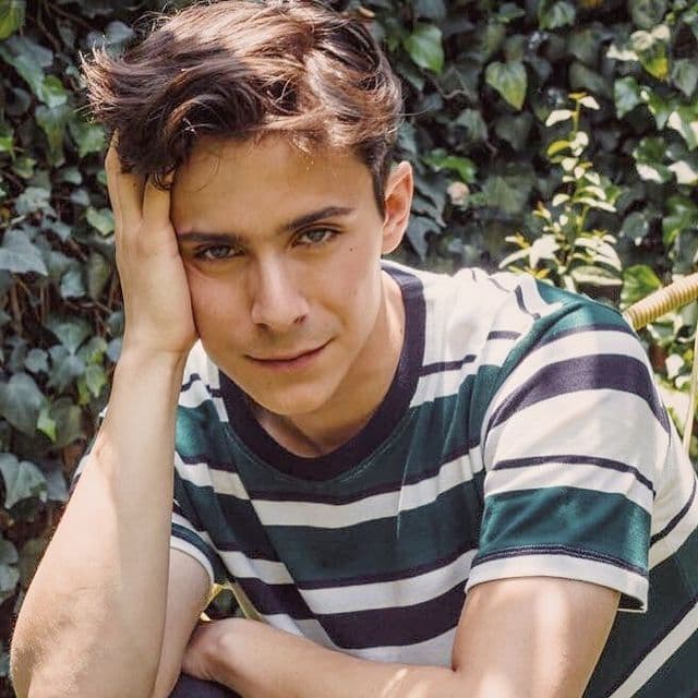 Alejandro Puente es quien más cercanía ha tenido a un RBD de la versión 2004. El actor, escritor y director de cine, participó en la obra mexicana adaptada de "La Sociedad de los Poetas Muertos", protagonizada por nadie menos que Alfonso Herrera, quien interpretara al Miguel de la telenovela de Pedro Damián.
