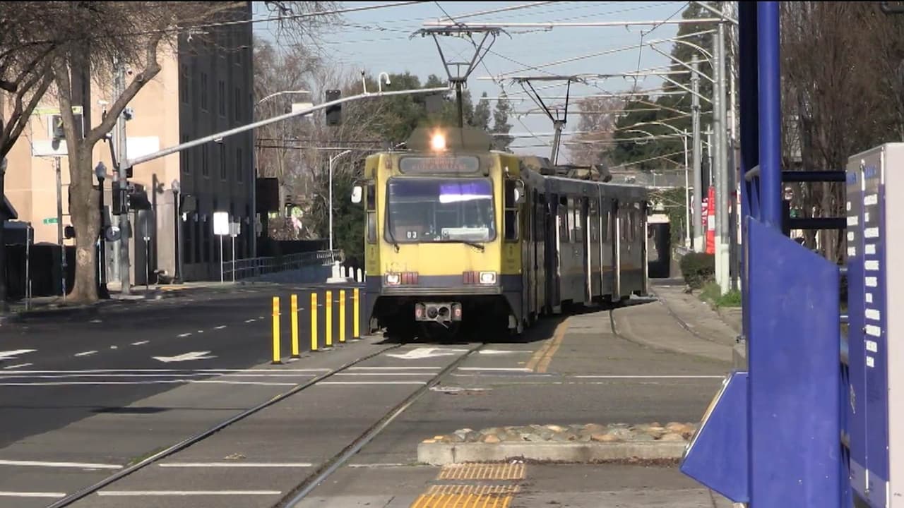 Vandalismo y robo de cobre interrumpen el tren ligero en Sacramento; así responden autoridades