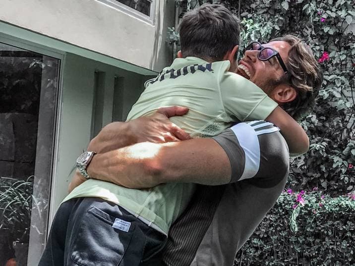 Sebastián Rulli ha sido muy reservado cuando se trata de su hijo Santiago, a quien procreó con su exesposa, Cecilia Galliano. Por ello, cuando el actor comparte fotografías del pequeño, la gente enloquece por ver cómo ha crecido. Aquí te mostramos algunas imágenes.