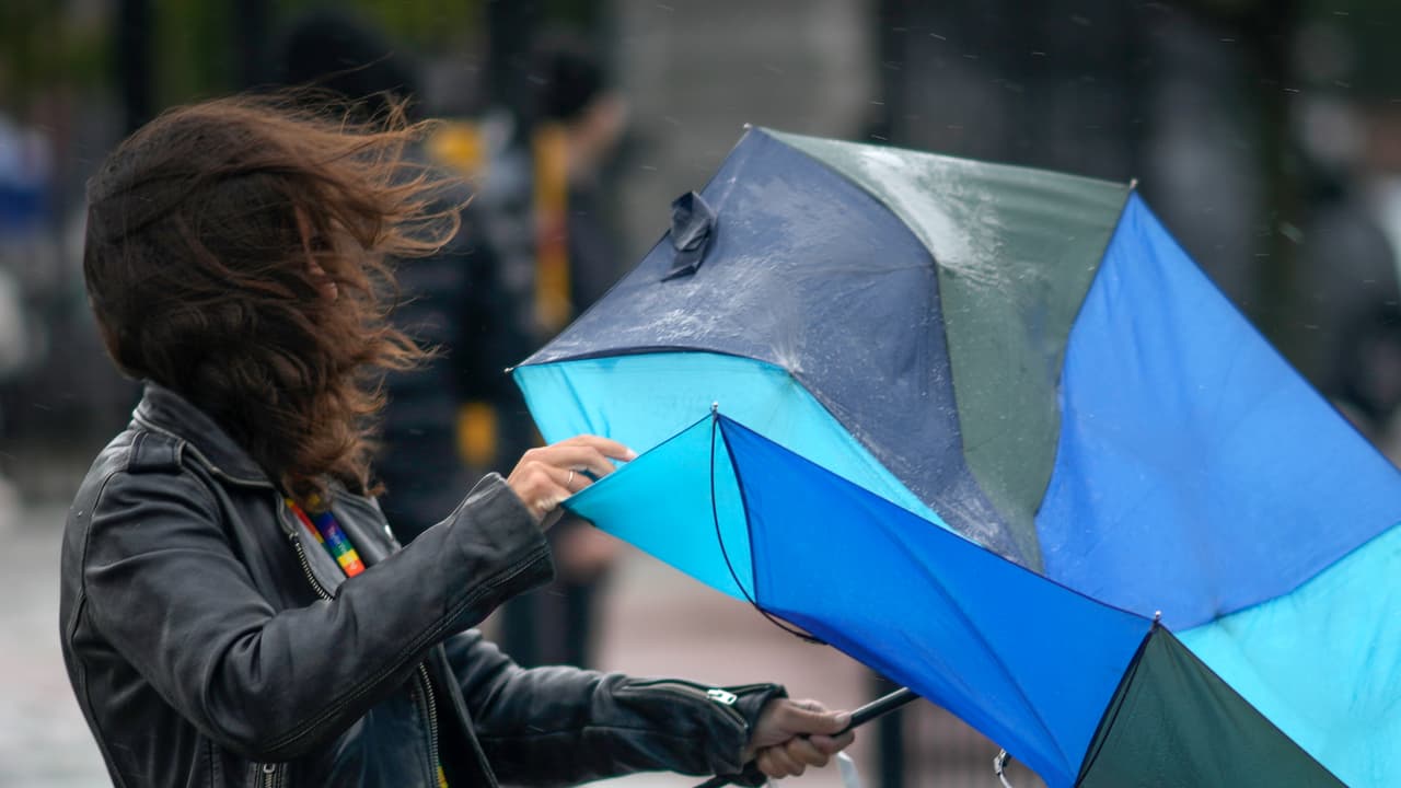 Fuertes ráfagas de viento y avisos en la vía: la situación en Denton por mal tiempo