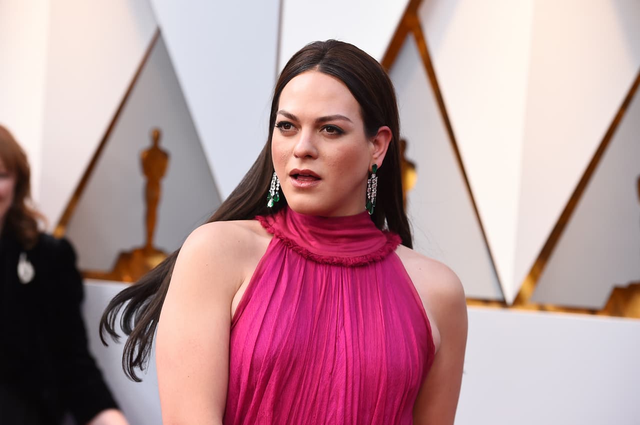 La actriz y cantante chilena Daniela Vega es un ícono para la comunidad LGBT+ en el mundo de la actuación. En 2018 se convirtió en la primera persona transexual en presentar un premio en los Oscar. Ese mismo año arrasó con todas las entregas de premios por su actuación en la cinta 'Una mujer fantástica'. La actriz sabe que es difícil para una persona trans hasta donde ella está, en especial cuando se trata de una mujer latina; por eso aprovecha su fama para hablar de la importancia de la visibilidad y la diversidad en medios como el cine. Es una activista de los derechos LGBT+ y sabe que compartir su historia puede ayudar a otras personas que pasan por lo mismo a sentirse identificadas.
