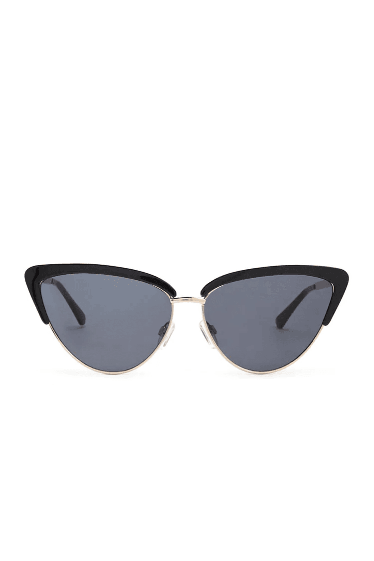 Los lentes con esquinas angulares, estilo Cat Eye, son algunos de los que mejor favorecen tu rostro ovalado.