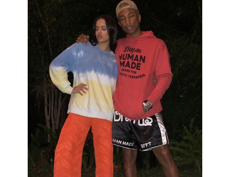 Pharell Williams es otro de los famosos con los que se codea.