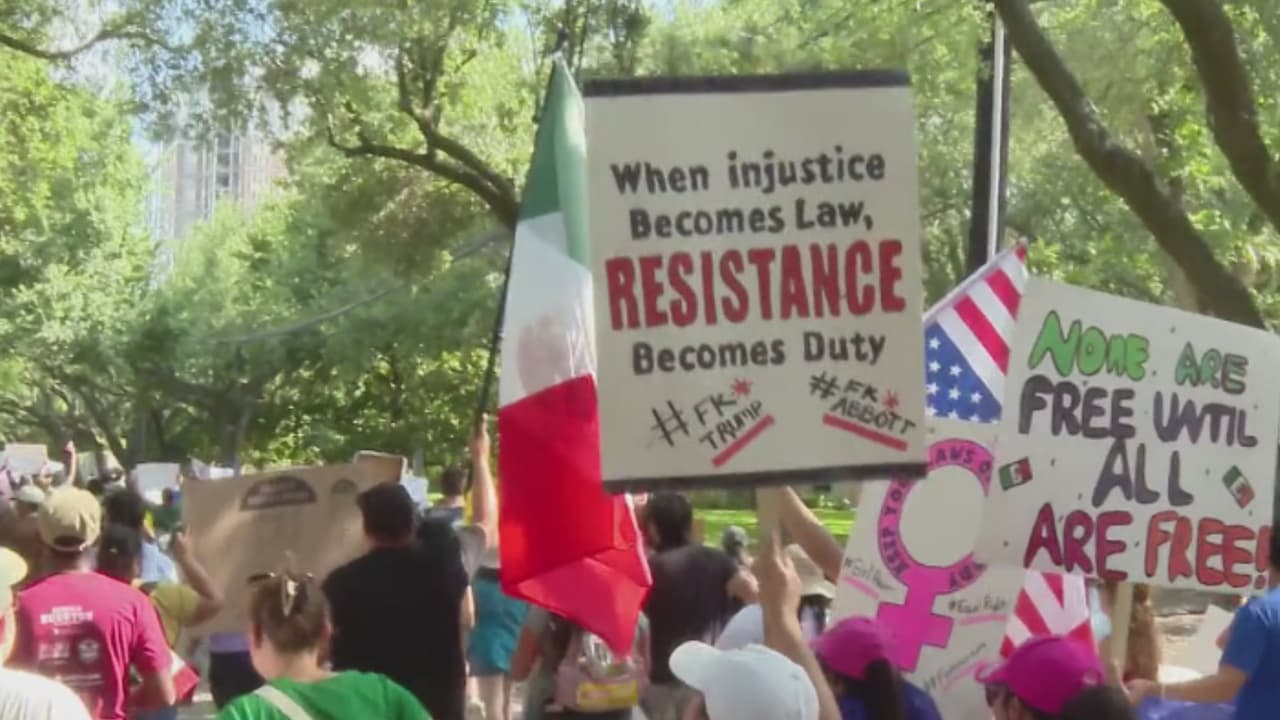Houston se suma a las manifestaciones contra los operativos de ICE y en favor de los inmigrantes