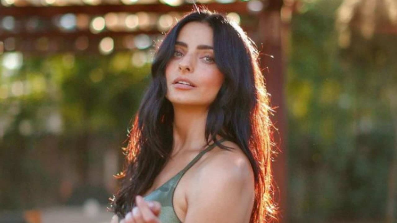 Reto superado: Aislinn Derbez logra sumergirse en tina con hielos