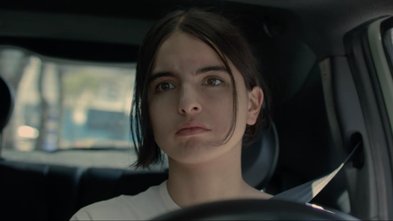 Camila (Luba Ramírez) es amiga de Amanda, tiene un espíritu alternativo y aventurero que a veces la mete en problemas.