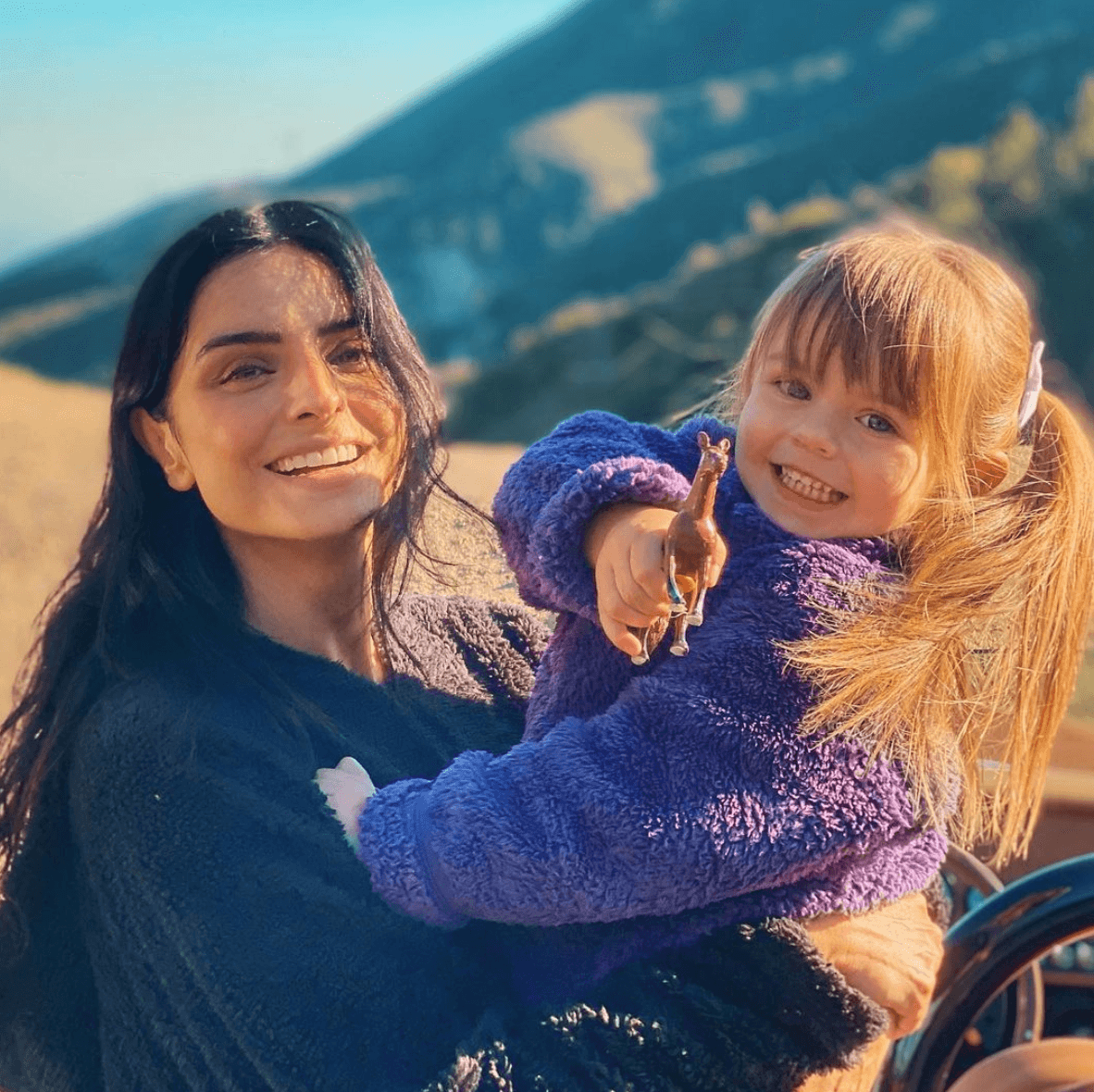 Aislinn Derbez revela cómo puede vacacionar tantos días sin su hija