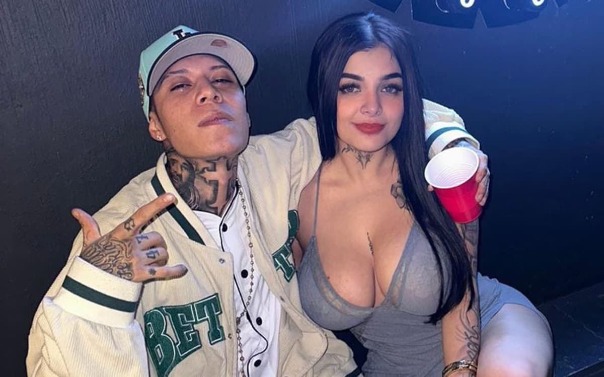 Santa Fe Klan lleva a Karely Ruiz a pasear por Monterrey ¡en camión!