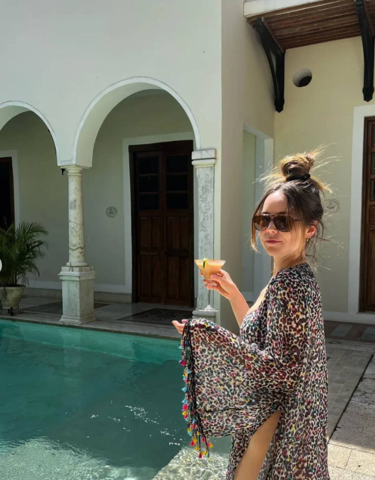 Camila Sodi se relaja en un majestuoso cenote en Yucatán