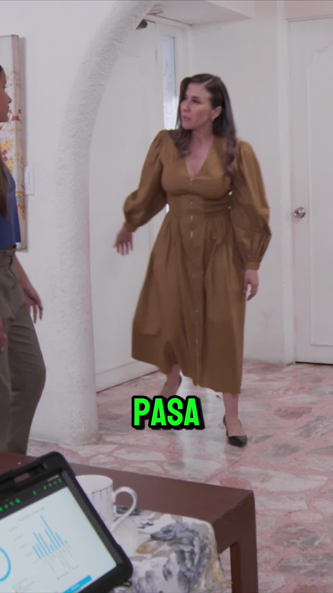 Fernanda solita se rompió la maceta con una piedra