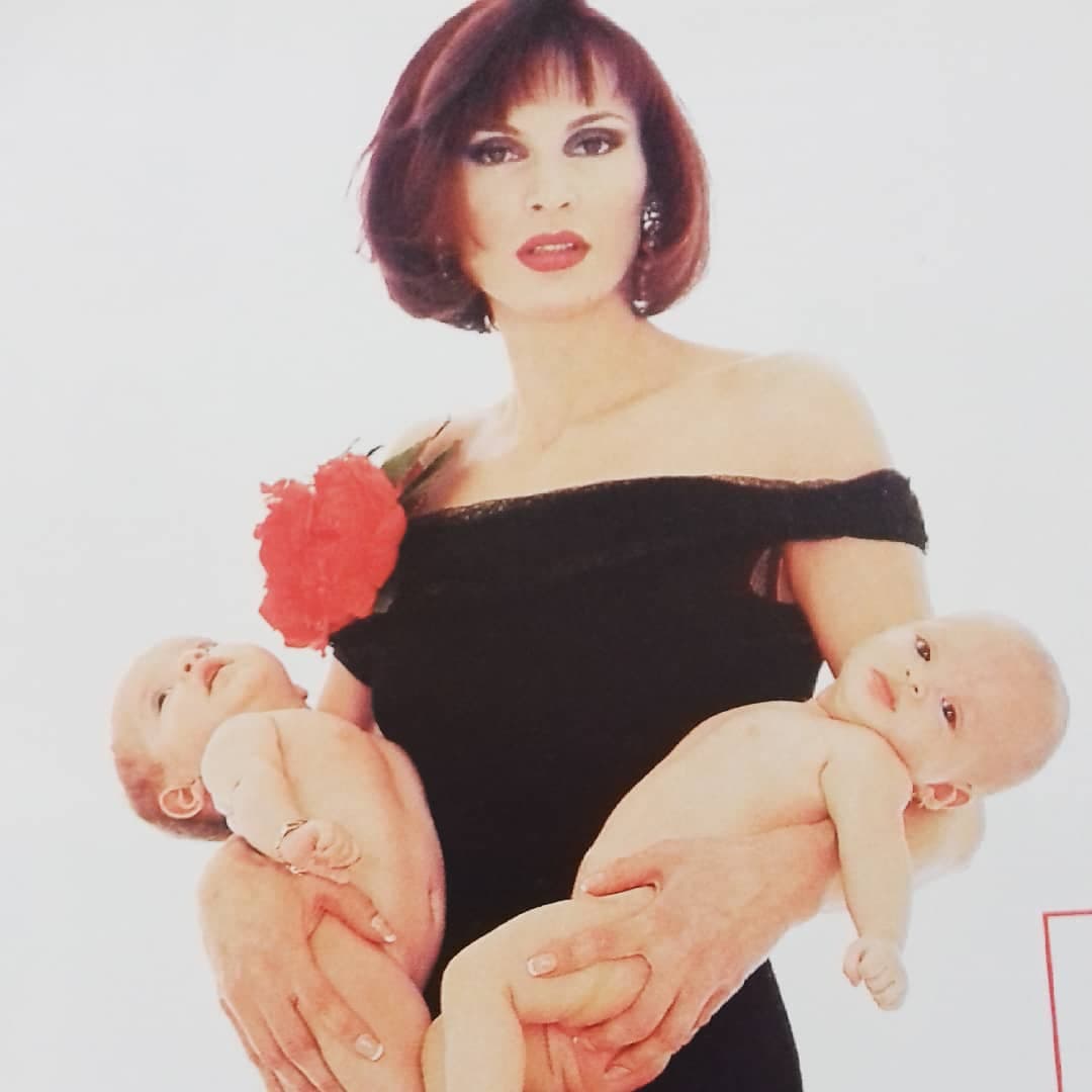 Su belleza y desenvolvimiento natural sobre las pasarelas la colocó rápidamente entre las modelos más cotizadas, sin embargo, nunca descuidó su papel como madre. “En un inicio era una mujer muy dedicada a sus hijas (…) Una mujer muy entregada, tanto a sus responsabilidades como a su trabajo”, declaró Mario Carballido, expareja de la ahora DJ y padre de sus gemelas.