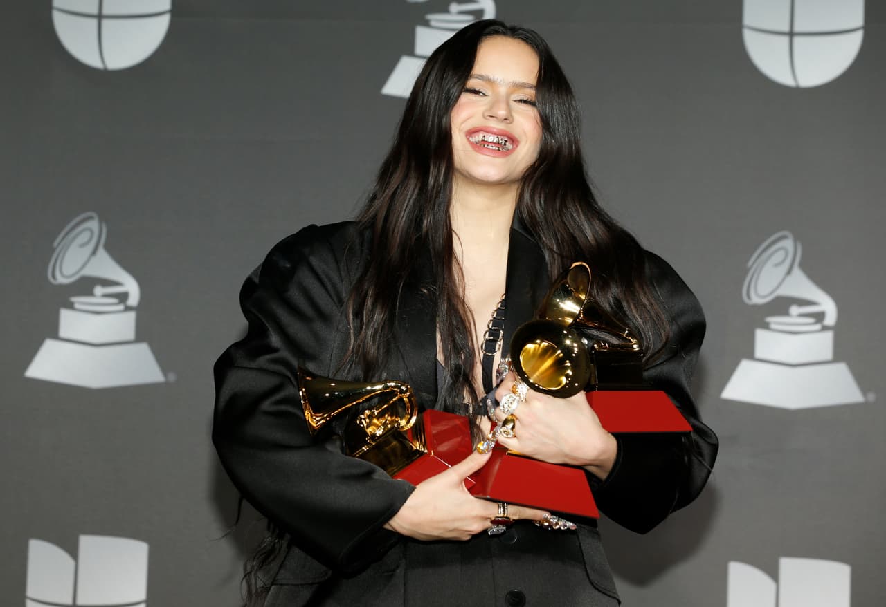 En la misma premiación decidió complementar su look con una dentadura brillante o “grillz”, estilo que era usado por los raperos y se convirtió en una manera de derrochar lujo con oro y cristales en los dientes. Algo que ha inspirado a otros famosos como Madonna, Rihanna y Mley Cyrus.