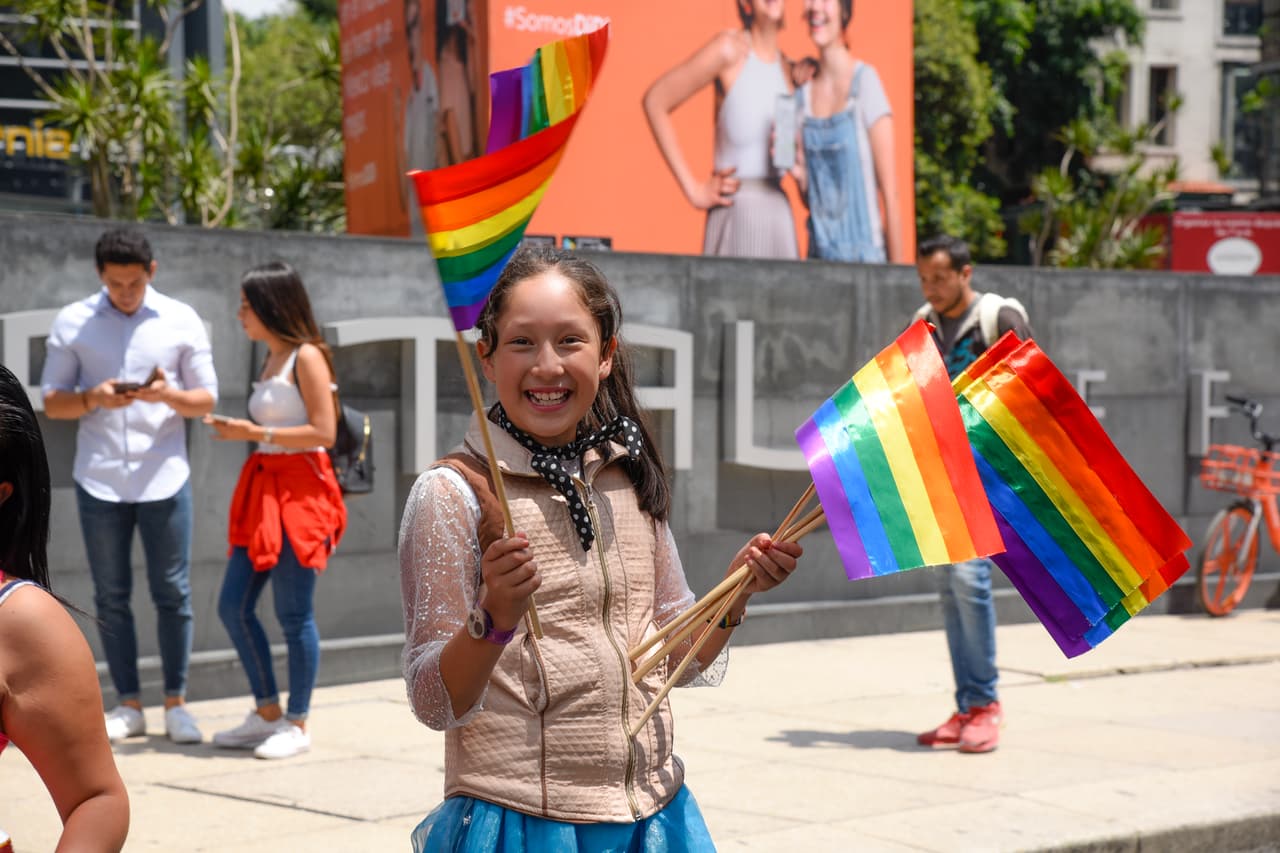 La bandera de arcoiris fue otro elemento icónico de la lucha que se vió en varias presentaciones.