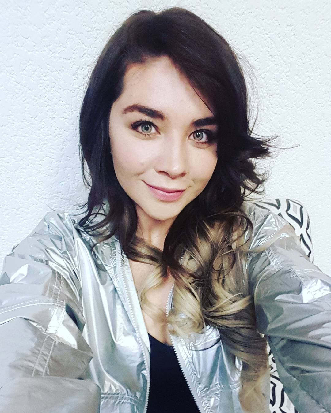 Daniela Luján. La actriz aplica jitomate con limón sobre su rostro, pues afirma que es bueno para desmanchar y emparejar el tono de su piel. ¡Aplica esta mascarilla una vez por semana!