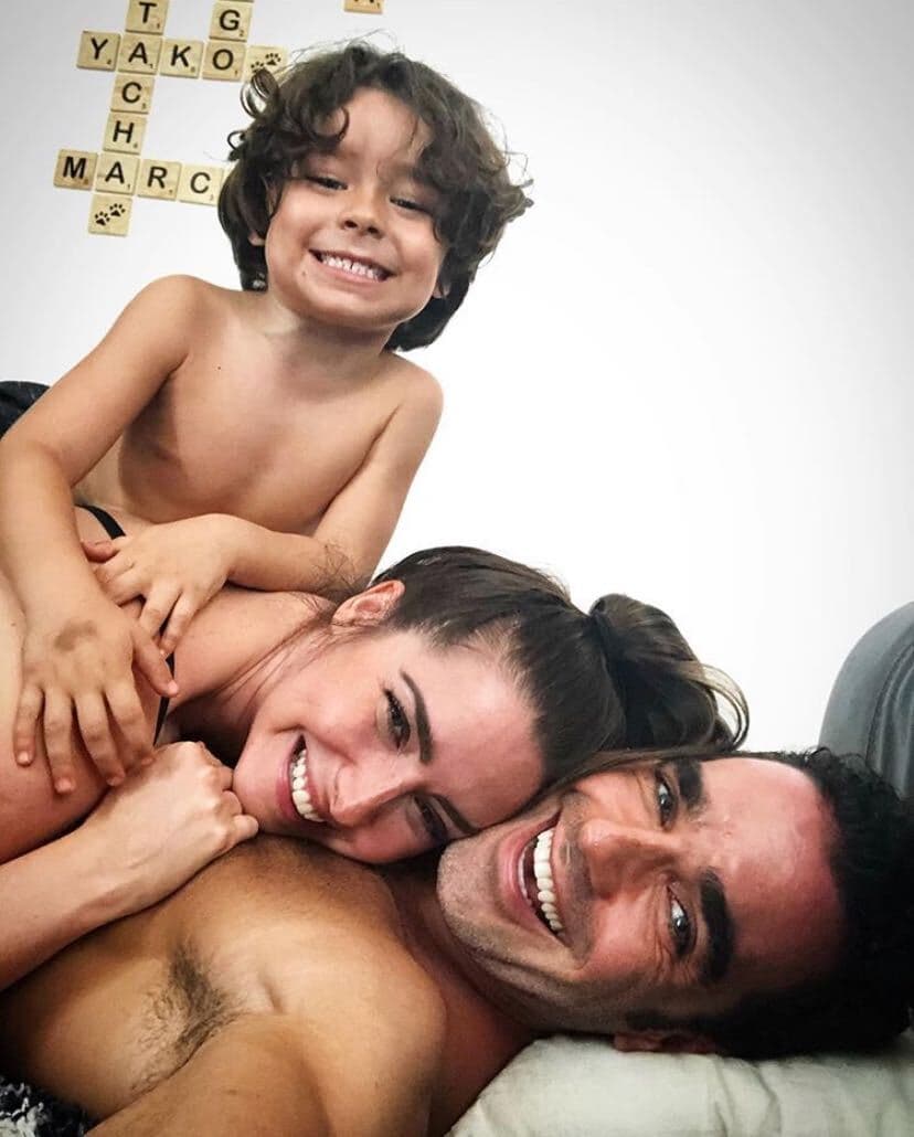 Ariadne Diaz y Marcus Ornellas conforman una de las relaciones más estables del medio del espectáculo. Comenzaron su noviazgo en el 2015, fueron papás en el 2016 de Diego y son muy felices con la familia que han construido. En agosto del 2018, Marcus le propuso matrimonio a la actriz, pero ante la pandemia, sus planes de boda se tuvieron que posponer.