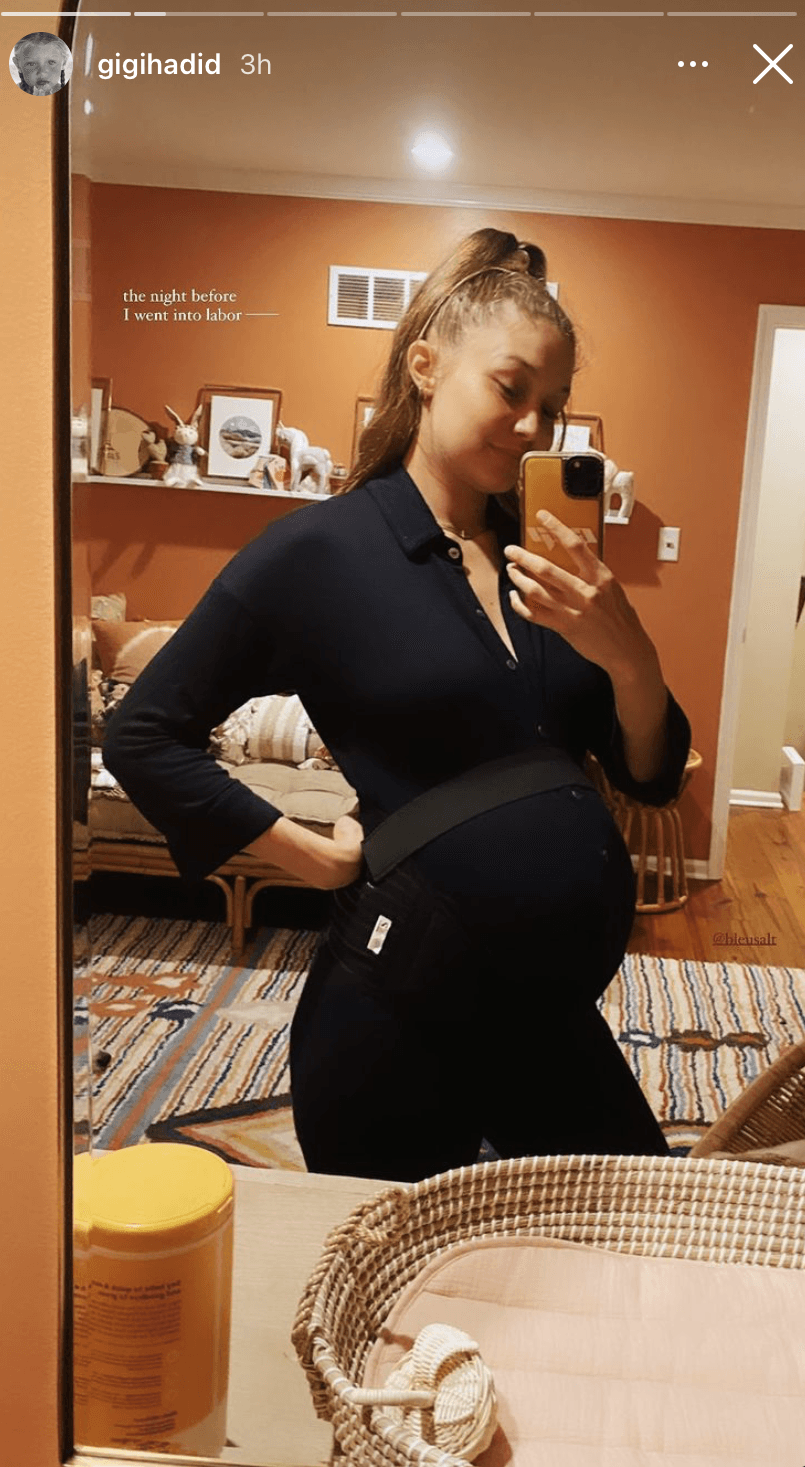 No solo compartió fotos de la habitación, también mostró la última que se tomó una noche antes de dar a luz.
<br>
<br>“La noche antes de que entrara en labor de parto…”, escribió la joven mamá de 25 años de edad.