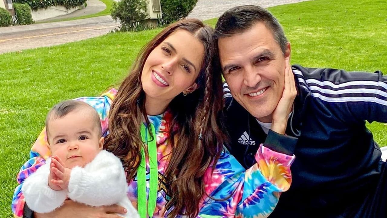 Kira se convierte en la estilista personal de su mamá Claudia Álvarez