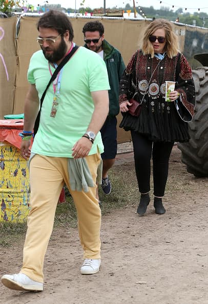 GLASTONBURY, ENGLAND - JUNE 27: Adele and Simon Konecki at the Glastonbury Festival at Worthy Farm, Pilton on June 27, 2015 in Glastonbury, England. (Photo by Danny Martindale/WireImage)