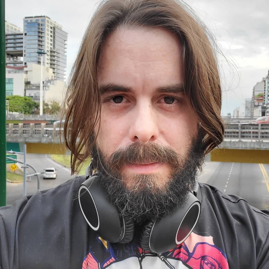 'Cancelan' a Dross en redes por usar la palabra ‘feminazi’