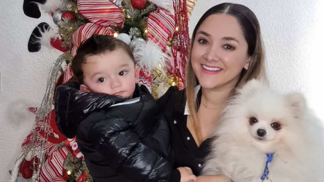Sherlyn presume la lujosa moto de André, su otro regalo de Reyes Magos
