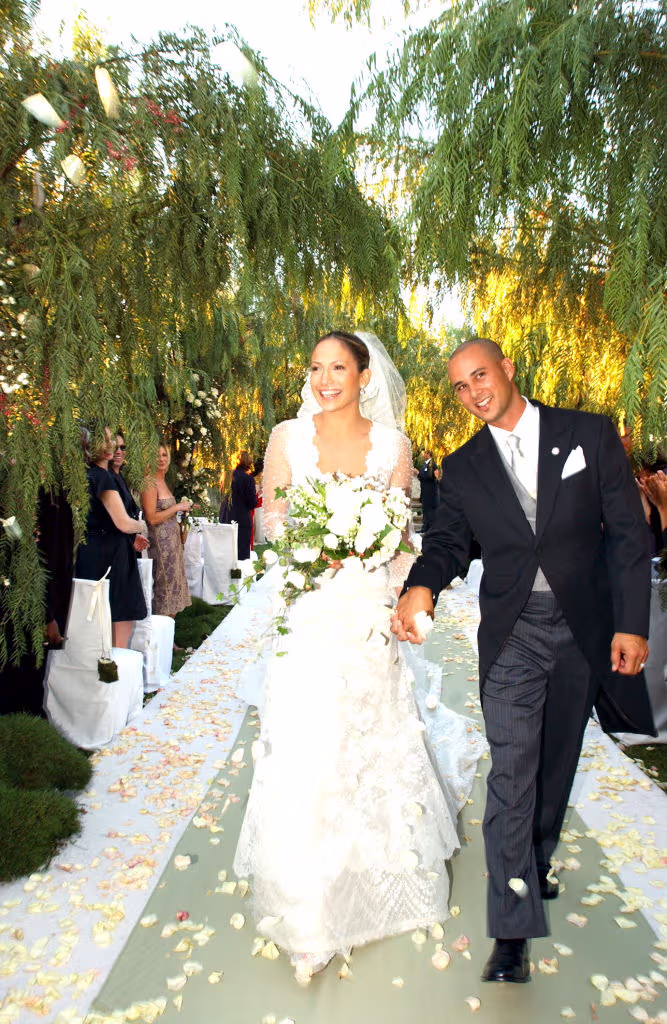 Después de un breve noviazgo, Jennifer se casó con su bailarín Cris Judd, con quien estuvo en un matrimonio de 2001 al 2003.