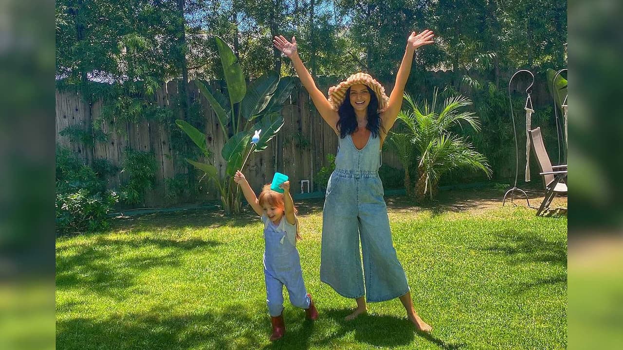 Aislinn Derbez presume el talento de Kailani para pintar ¡Es toda una artista!