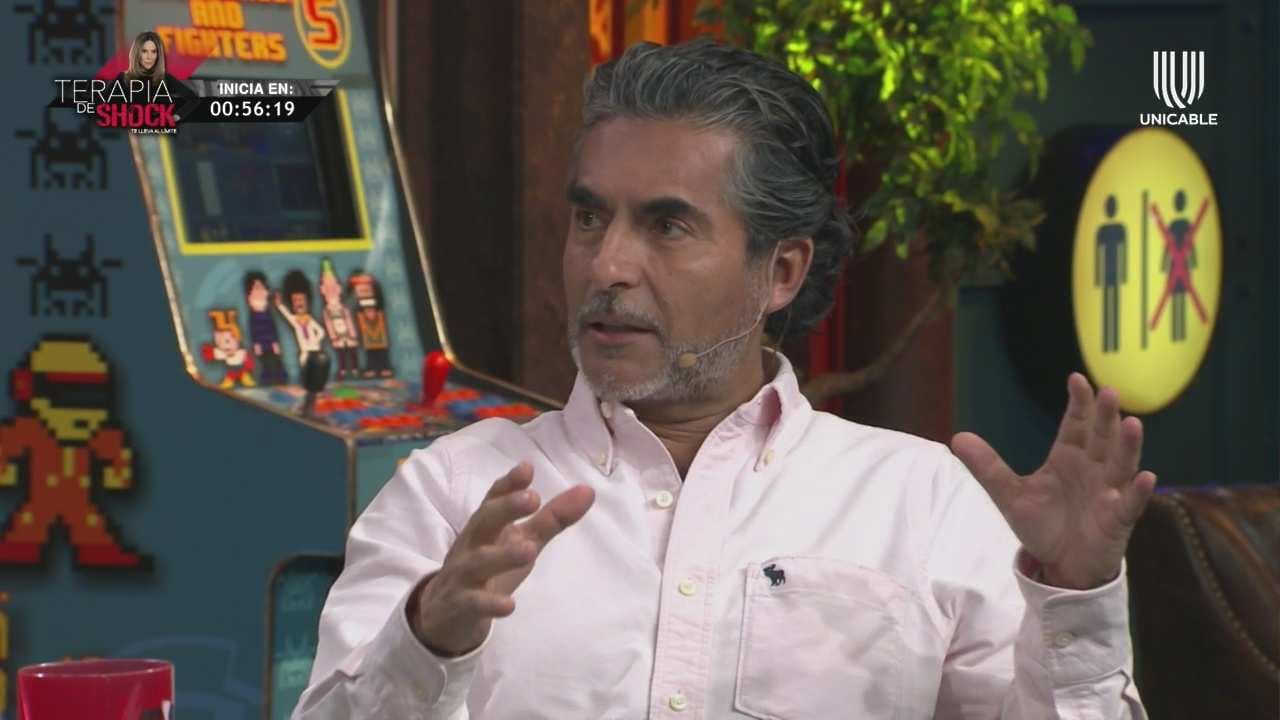 ‘El Negro’ Araiza confiesa que, en una ocasión, les robó a sus abuelos unas charolas de plata para irse de fiesta