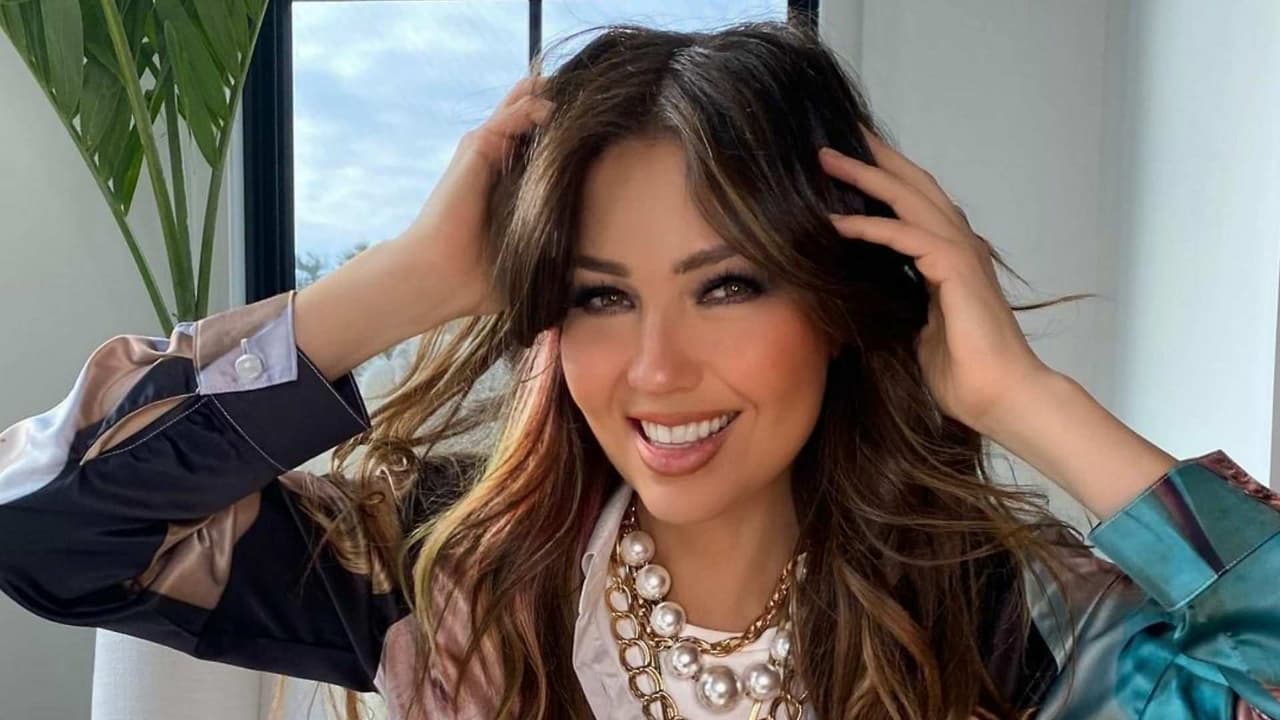 Thalía se burla de los rumores sobre no tener costillas y responde como si fuera una telenovela dramática