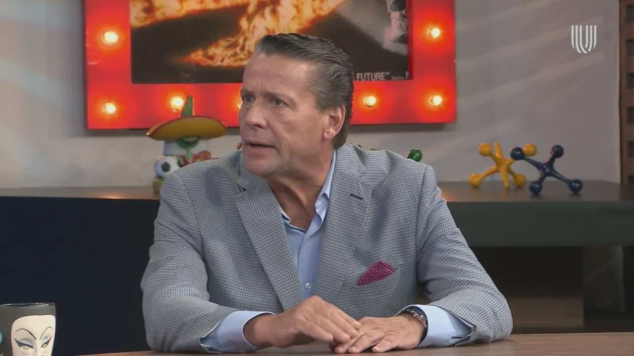 Alfredo Adame está dispuesto a comprobar que es piloto ¡Descubre cómo!