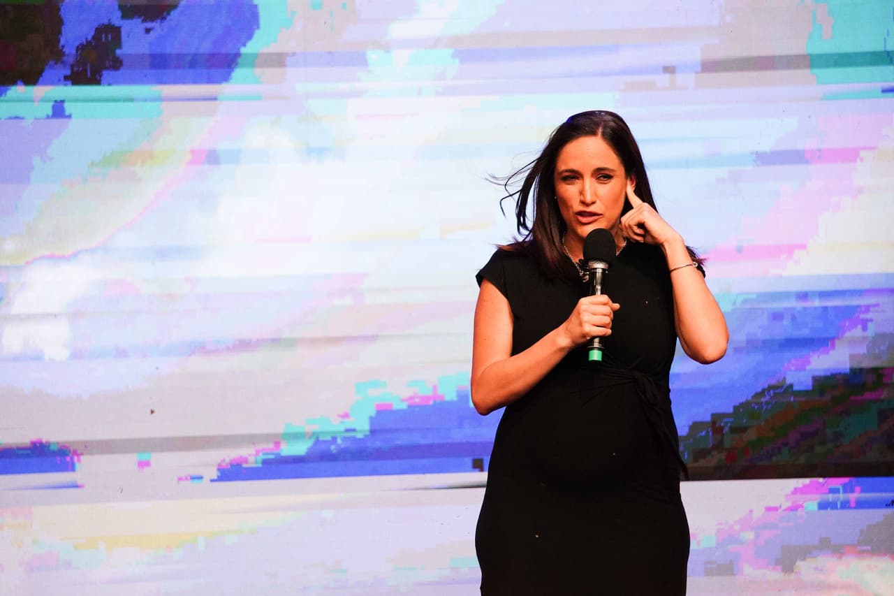 Danielle Dithurbide cumple su sueño en Faisy Nights: ¡ser corresponsal de guerra!