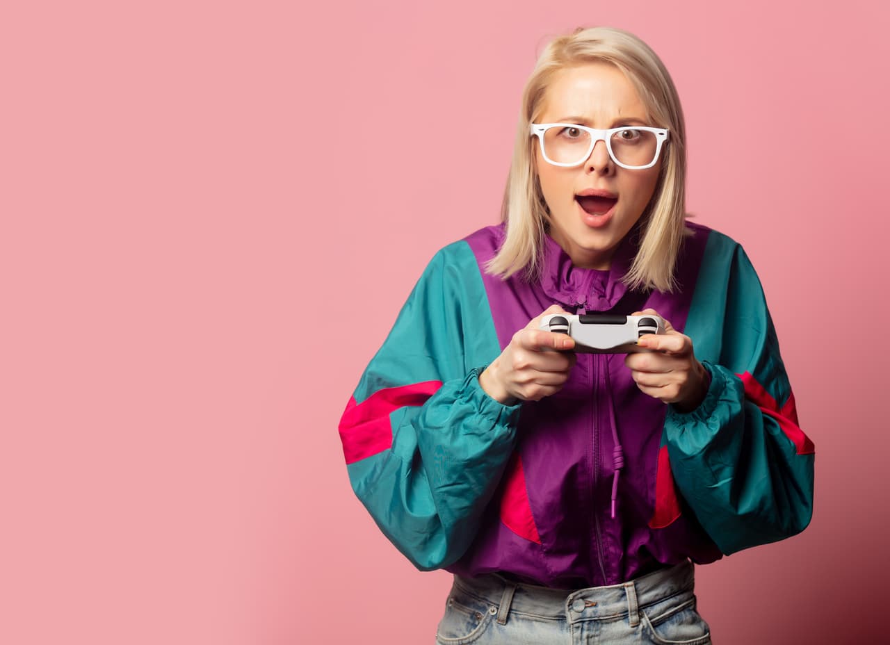 <b>Juega en línea con amigos y familiares </b>
<br>
<br>Los juegos a distancia son una gran forma de conectar con tus seres queridos de una forma segura y recreativa. Todo depende de tu nivel de destreza y posibilidades en cuanto a consolas, pero, sin duda, uno de los videojuegos más accesibles, fáciles y divertidos que se han popularizado en esta cuarenta, es 
<b>Among Us</b>. Se trata de un juego de género party que te permite ingresar con multijugador y está disponible para dispositivo 
<b>Android</b> como
<b> IOS. </b>