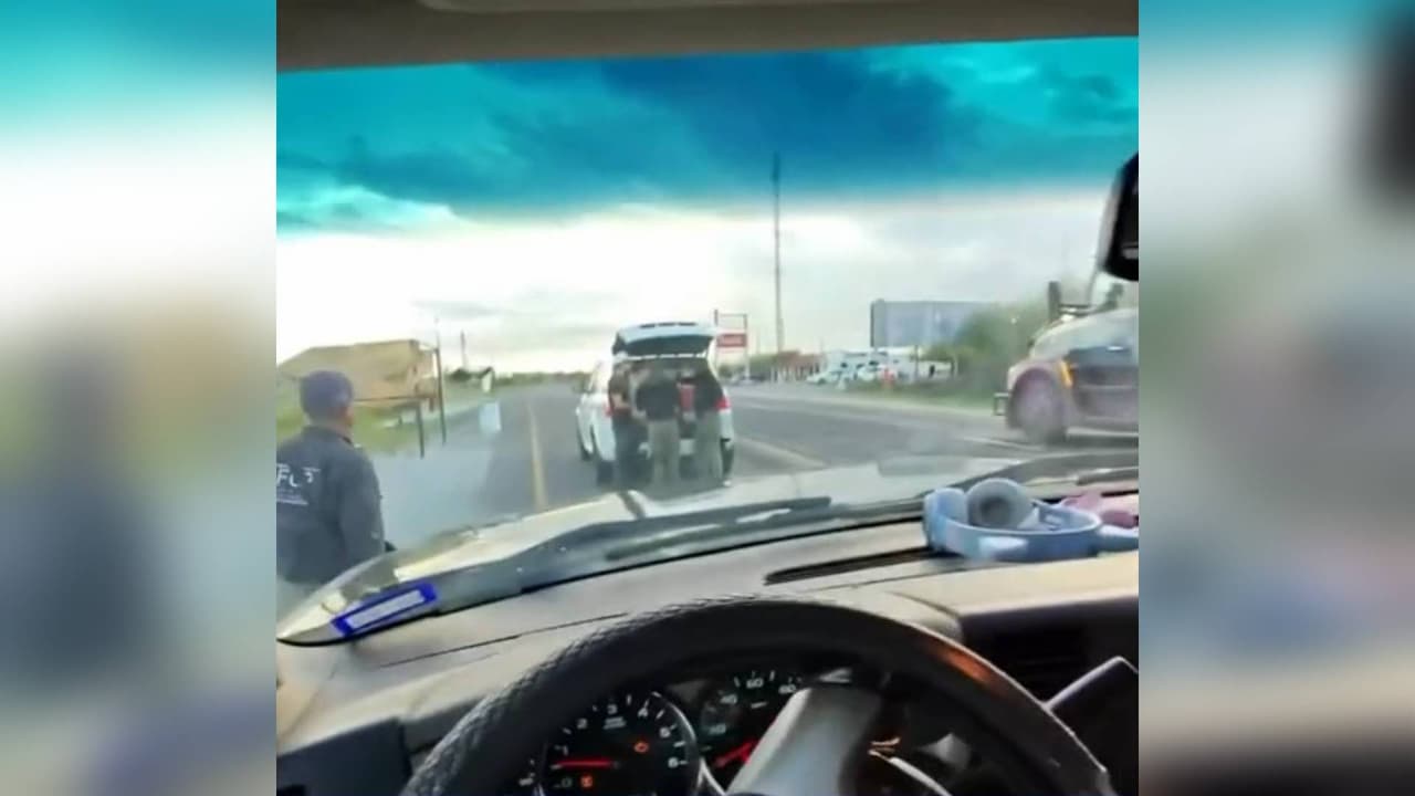 Familias hispanas denuncian extorsiones de funcionarios en carreteras y aeropuertos de México