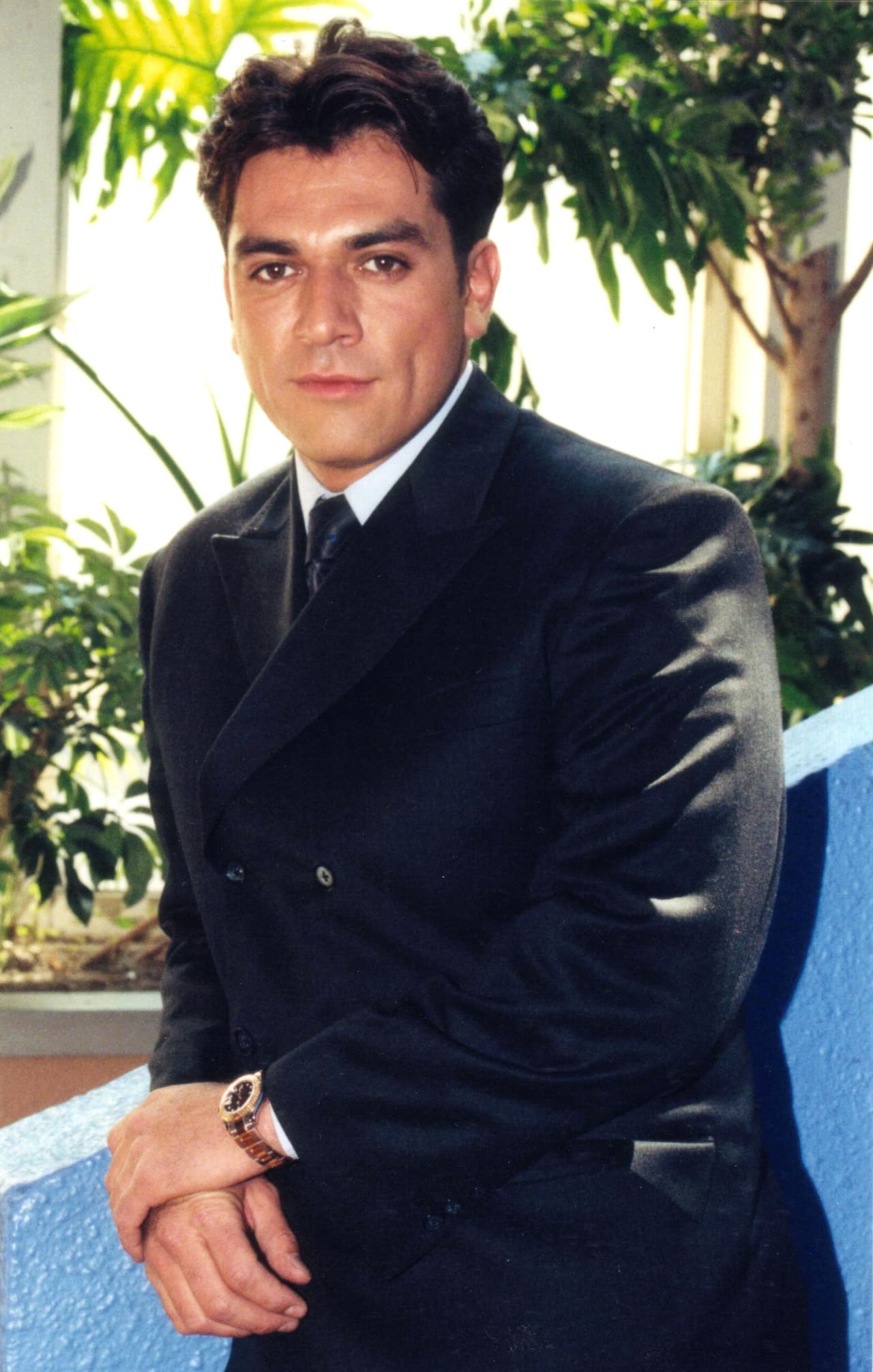 Los noventa fue una gran década para Jorge Salinas. Comenzó con el pie derecho en ‘Cadenas de amargura’ (1991). Tras hacer cine, regresó a la televisión con personajes en ‘El abuelo y yo’, ‘Dos mujeres, un camino’, ‘Tres mujeres’.
