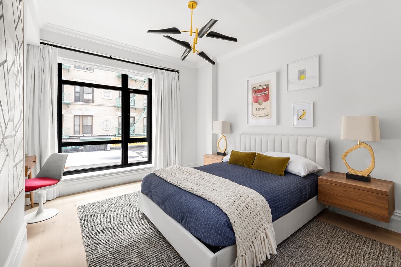 Sophie y Joe contaban con una habitación 
<i>master</i>, sin embargo, para ocasiones especiales de visitas, los esposos contaban con dos habitaciones con clóset, una de ellas con baño completo dentro de la alcoba.