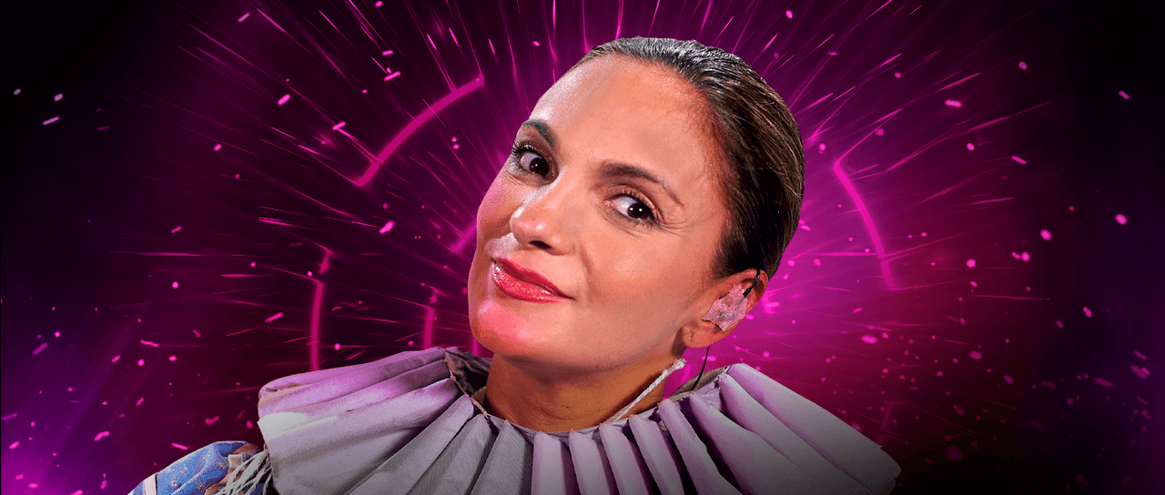 Al grito de "¡Fuera Máscara!", Ratón resultó ser la cantante y actriz de telenovelas Mariana Seoane.
