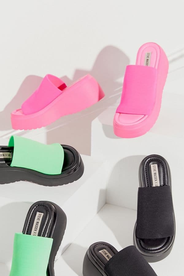Sandalias de plataforma de Steve Maden en Urban Outfiters.