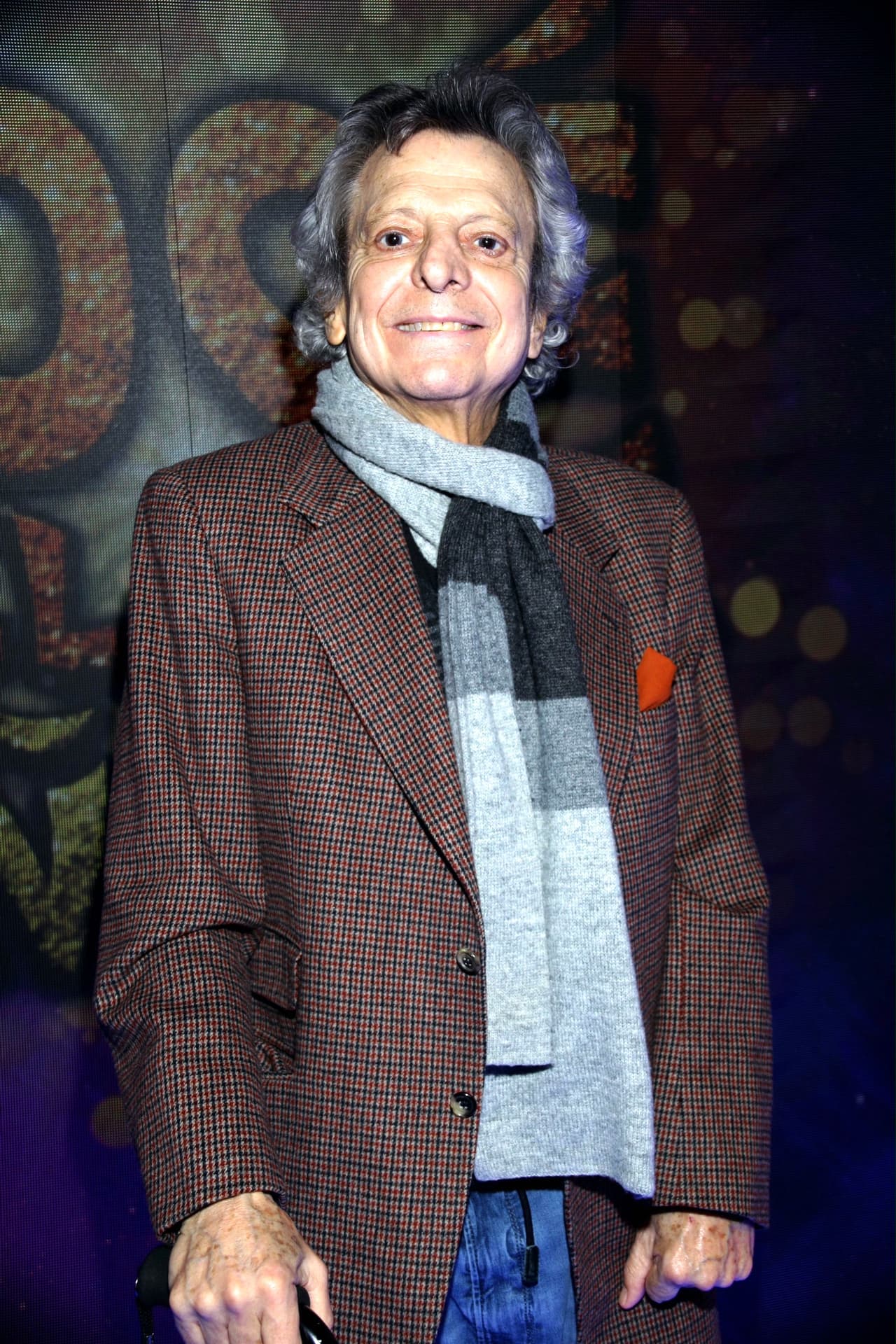 César Bono vuelve a ‘Vecinos’ en silla de ruedas, pero feliz