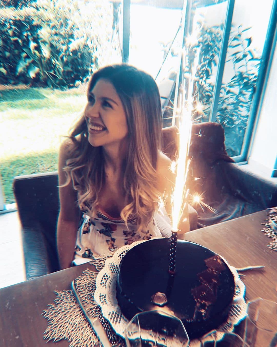 El 28 de marzo se encontraba celebrando su cumpleaños, en donde agradeció todo lo que ha aprendido: “Hoy más que nunca por la situación que estamos viviendo en el mundo me siento profundamente afortunada de tener a mi familia sana y conmigo. Y muy agradecida por tener gente hermosa a mi lado. De verdad muchísimas gracias por todos los mensajes y muestras de amor. ¡Soy muy feliz!”, escribió.