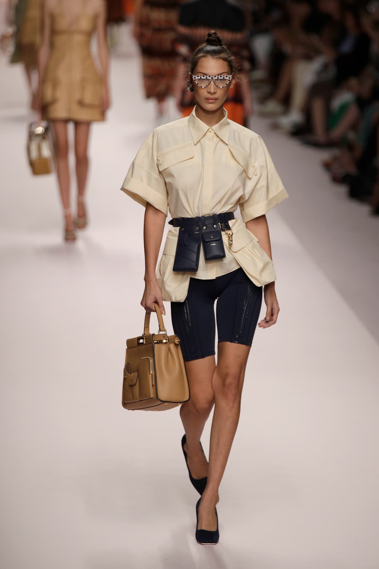 “Mis ‘biker’ shorts favoritos son negros, pero también pueden ser en mezclilla, o en algún color de la temporada, como el naranja”, dijo Deya Tarno, propietaria de Naked Boutique.