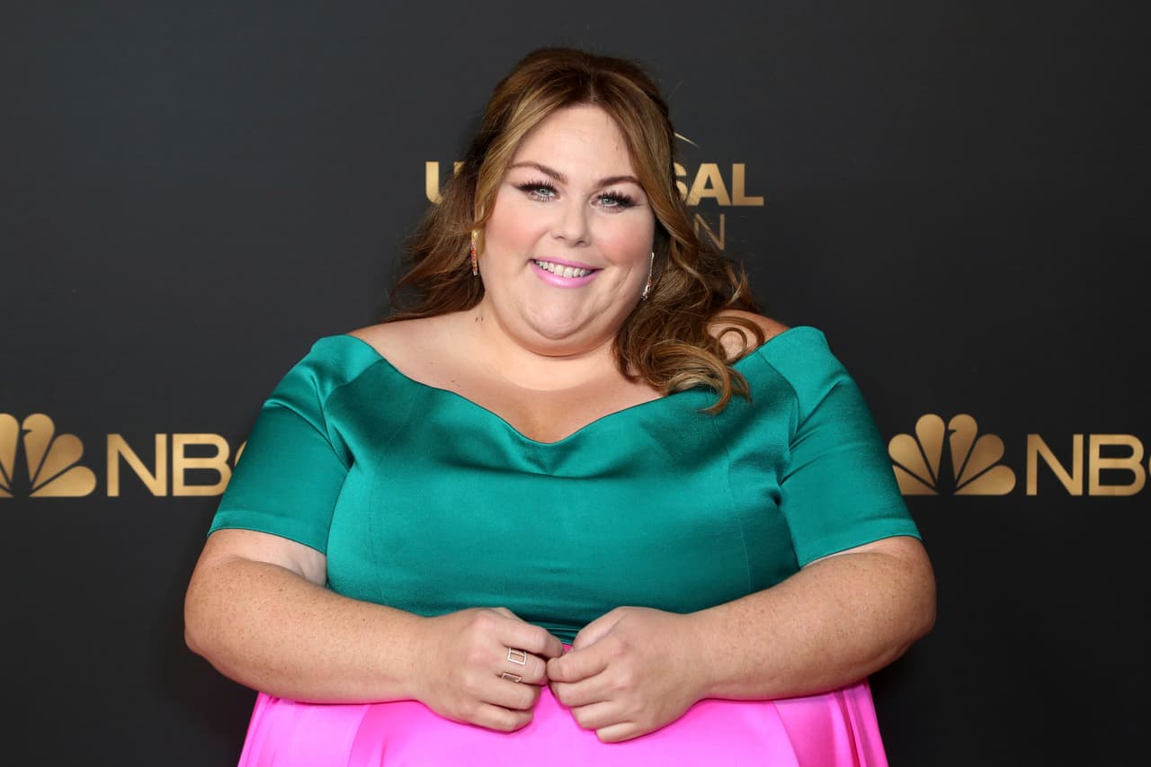 Chrissy Metz, una de las protagonistas de la popular serie 'This is Us', ha recibido fuertes críticas por su sobrepeso. La actriz, sin embargo, refleja seguridad y hasta escribió un libro sobre el camino que tuvo que recorrer para aceptarse y aprender a amar su cuerpo.